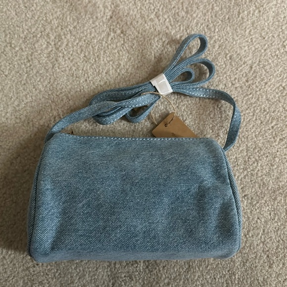 New with tag brandy melville denim chambray CYLINDER PURSE - Picture 2 of 8